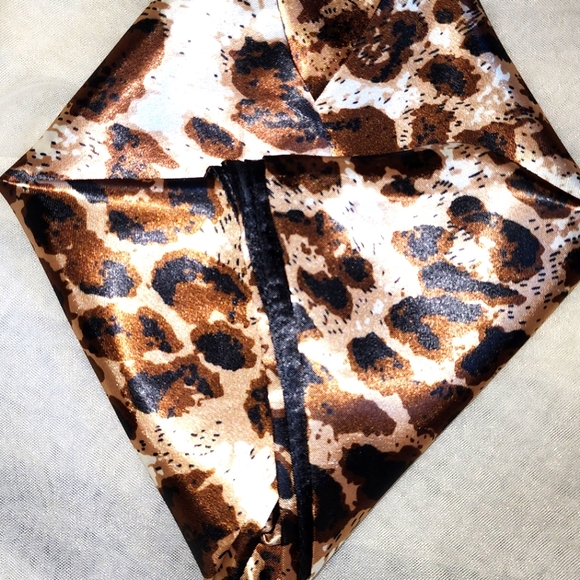 Beautiful Leopard Pattern Scarf - Picture 4 of 5